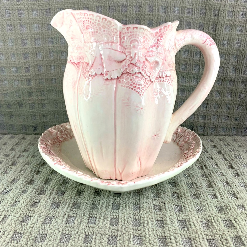 RARE ITALIAN PINK HEART SHAPED WASH BASIN & PITCHER WITH BOW/LILY OF THE VALLEY.